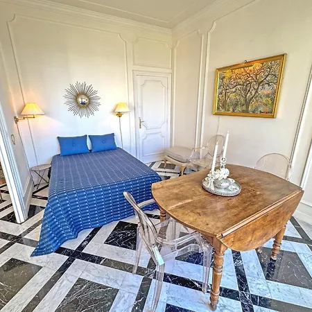 Rare Seafront Garden On Promenade Apartamento Niza